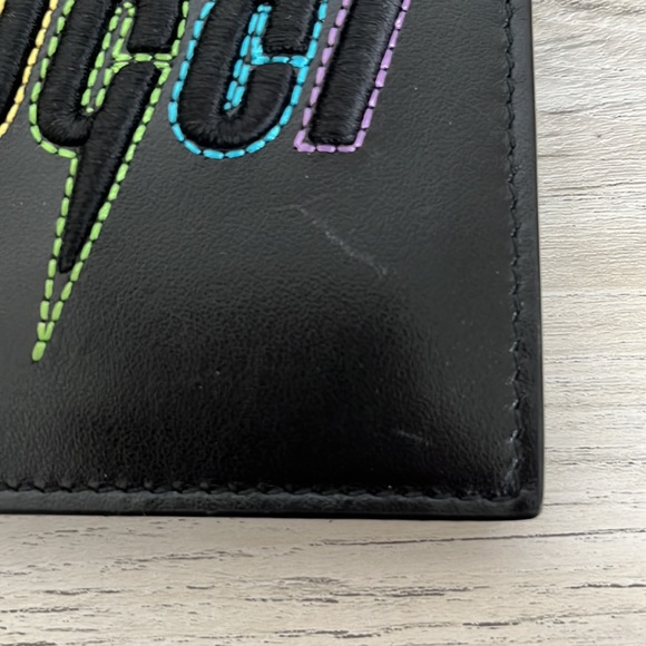 Gucci Embroidered Bi-Fold Wallet - Picture 6 of 9